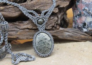 collier gris et bronze en marcassite