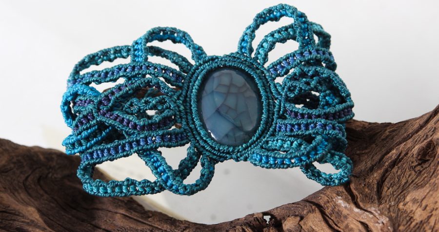 bijou-bracelet manchette bleue Méduse sur agate bleue
