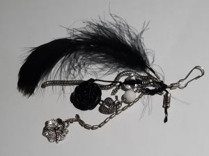 femme, accessoire - bijou de sac plume noire