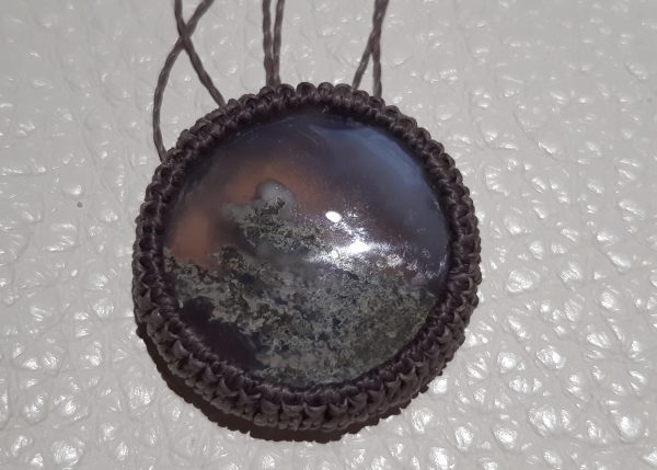 une très belle agate mousse et sertissage bordeaux