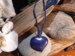 collier bleu en lapis lazuli
