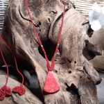 Collier rouge en jade rouge et macrame