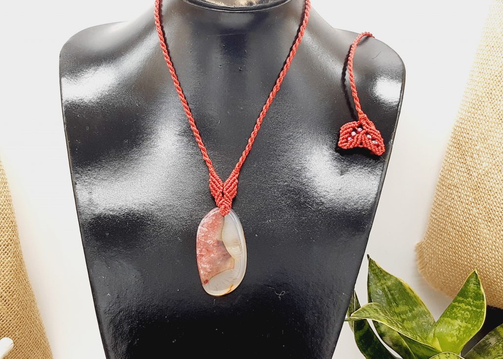 Collier rouge en Agate druzy géode