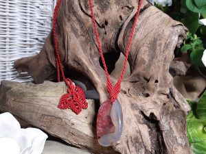 Collier rouge en Agate druzy géode