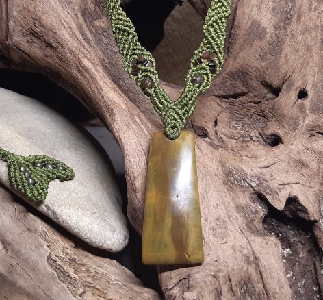 collier vert sur jaspe océan vert en macramé
