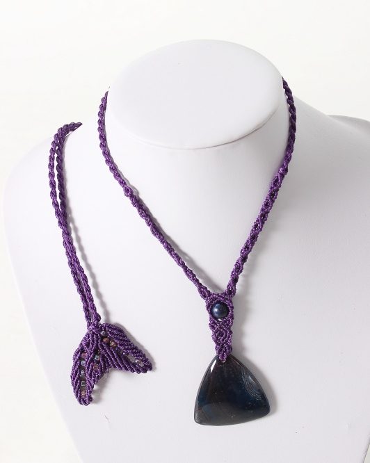 collier violet sur agate violette et macramé
