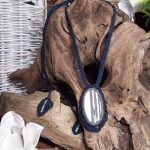 collier bleu en opale owyhee bleue et macramé
